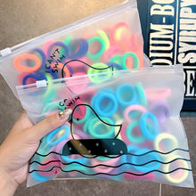 Load image into Gallery viewer, 50/100 Cái/bộ Bé Gái Nhiều Màu Sắc Nylon Nhỏ Thun Cột Tóc Trẻ Em Đuôi Ngựa Giá Đỡ Dây Cao Su Đầu Tóc Trẻ Em Phụ Kiện